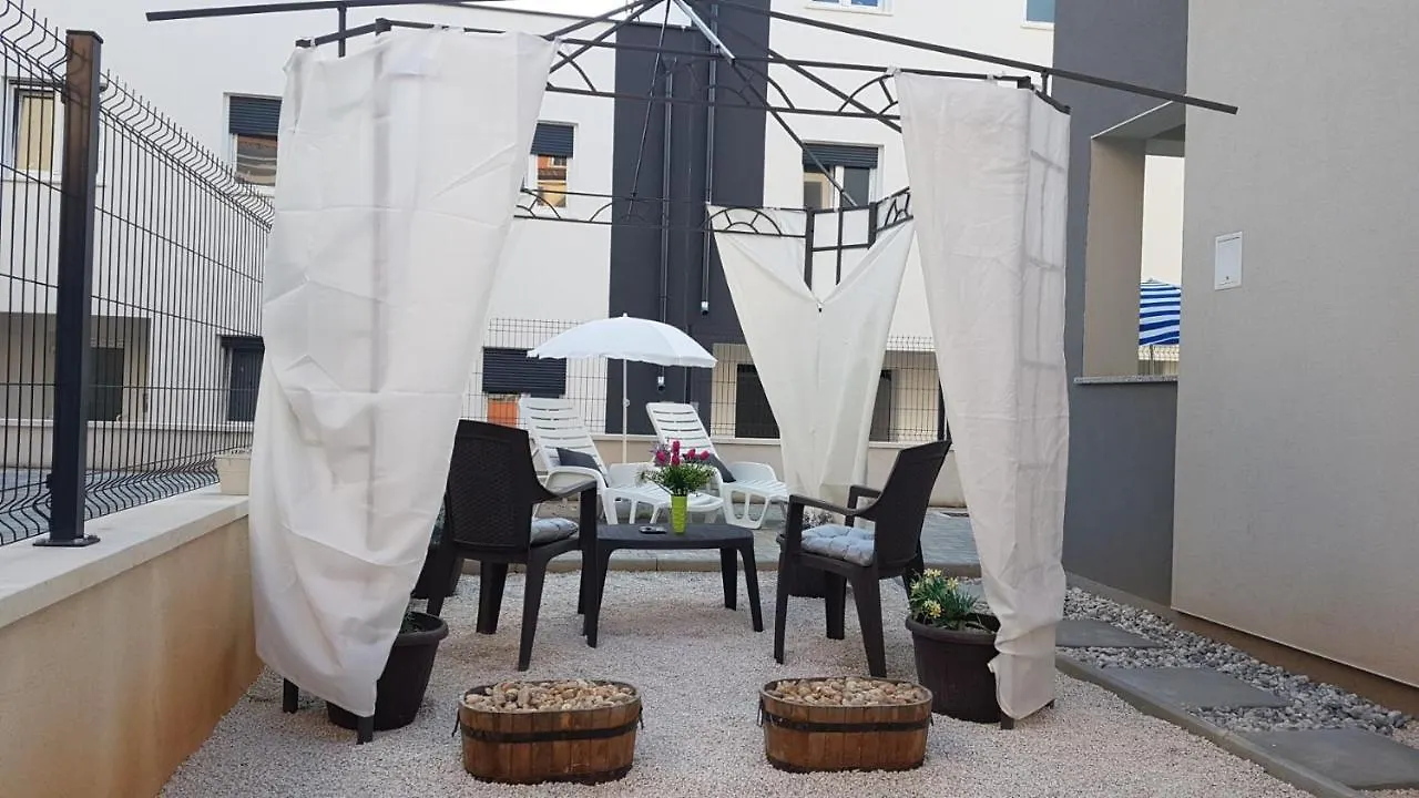 Apartments Brist Hills Pula 0*,