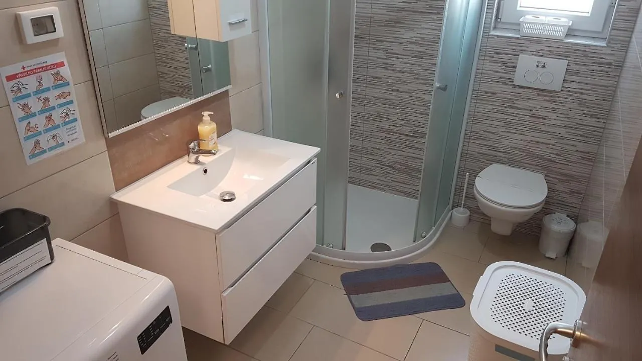 Apartments Brist Hills Pula 0*,