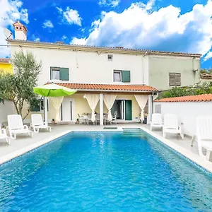 Ferienhaus Holiday Olga With Pool &pet Friendly, Pula