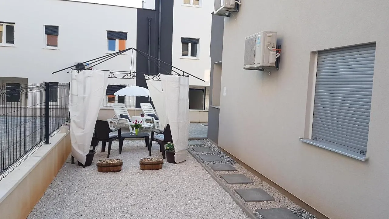 Apartments Brist Hills PUY 0*,  Croácia
